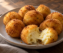 Bombas de papa rellenas de queso